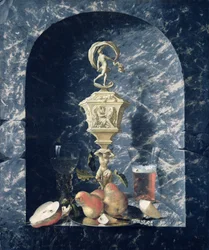 Ainda vida com cálice decorado, frutas e óculos em uma alcova de pedra, 1682