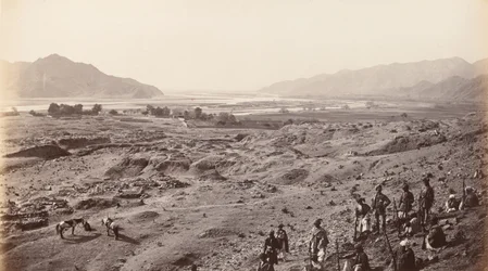 Desfiladeiro do Rio Garganta acima de Lalpura olhando para Bassaule, c.1878 (foto)