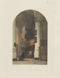 Interior da igreja com duas figuras e órgãos