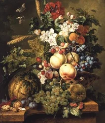Frutas e flores em uma borda de mármore