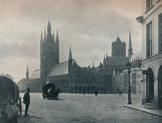 A Câmara Municipal e o Cloth Hall, Ypres, Bélgica, c1900 1914-1915