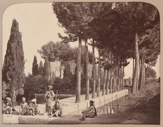Tribos afegãs descansam nos jardins de Babur, Jalalabad, 1878