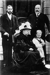 Quatro gerações da realeza vitoriana, tirada em Osborne House, 5 de agosto de 1899