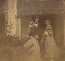 [Condessa Canning com convidados, Casa do Governo, Allahabad], 1858.