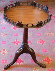 Uma mesa de tripé George III (mogno)