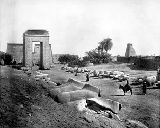 Avenida das Esfinges, Karnak, Egito, 1893.