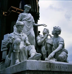 Engenharia, grupo de escultura do Albert Memorial, concluído em 1876 (granito)