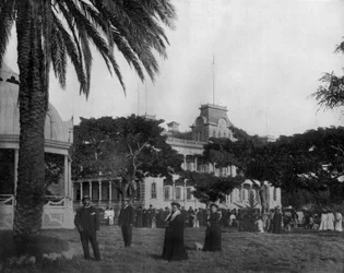 O Palácio Real em Honolulu na foto das Ilhas Sandwich de John Lawson Stoddard (1850 1931) Publicação educacional para -Chicago (foto a p/b)
