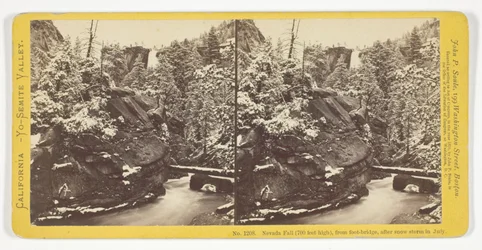 Cascata Nevada (700 pés de altura), da ponte pedonal, após uma tempestade de neve em julho, n.º 1208 da série «California - Yo-Semite Valley»