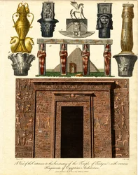 Vista da entrada do santuário do Templo de Tentyra: com vários fragmentos de arquitetura egípcia