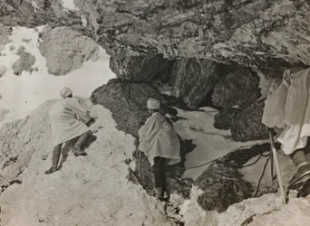Álbum "Meine weltkriegs - Erinnerungen South-West Front (Caríntia, Itália, Tirol do Sul) (My world war - memories of the South-Western Front in Carinthia, Italy, Trentino-Alto Adige) 31/03/1915-12/11/1918 - Josef Zohles Wien ": bunker militar em um mounta