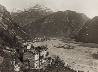 Álbum "Meine weltkriegs - Erinnerungen South-West Front (Caríntia, Itália, Tirol do Sul) (My world war - memories of the South-Western Front in Carinthia, Italy, Trentino-Alto Adige) 31/03/1915-12/11/1918 - Josef Zohles Wien ": vista de Chiusaforte (p/b ph