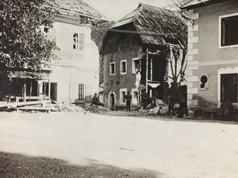 Álbum "Meine weltkriegs - Erinnerungen South-West Front (Caríntia, Itália, Tirol do Sul) (My world war - memories of the South-Western Front in Carinthia, Italy, Trentino-Alto Adige) 31/03/1915-12/11/1918 - Josef Zohles Wien ": quadrado com escombros (p/b 