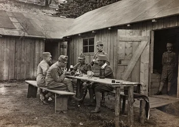 Álbum "Meine weltkriegs - Erinnerungen South-West Front (Caríntia, Itália, Tirol do Sul) (My world war - memories of the South-Western Front in Carinthia, Italy, Trentino-Alto Adige) 31/03/1915-12/11/1918 - Josef Zohles Wien ": soldados durante uma pausa (