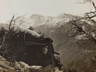 Álbum "Meine weltkriegs - Erinnerungen South-West Front (Caríntia, Itália, Tirol do Sul) (My world war - memories of the South-Western Front in Carinthia, Italy, Trentino-Alto Adige) 31/03/1915-12/11/1918 - Josef Zohles Wien ": refúgio militar em Brisia (