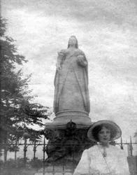 Estátua da rainha Victorias, College Green, Bristol, século XX