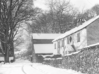Uma forte camada de neve em Nab Cottage