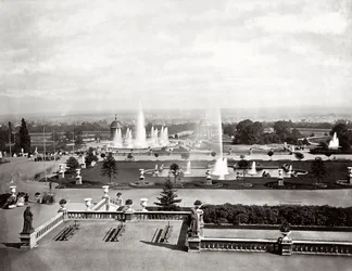 O Palácio de Cristal em Londres: terraços e fontes, cerca de 1870