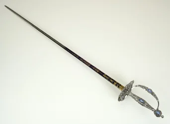 Espada pequena, c.1790 (aço facetado, polido, azulado e dourado com utensílios de ferro e Jasper)