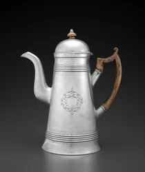 Cafeteira, c. 1814-1825 (estanho, madeira)