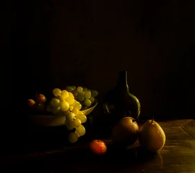 Natureza morta com frutos escuros