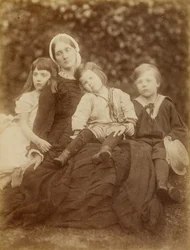 Sra. Herbert Duckworth com Florence Fisher, George Duckworth, e Herbert Fisher, Agosto de 1872.