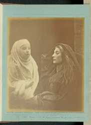 A pequena noviça com a rainha Guinevere na «Casa Sagrada de Almesbury»