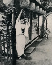 Sorriso doce da empregada da casa de chá, chamada nesan - irmã mais velha, c1900, 1921.