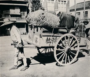 Os japoneses não são escravos de bens. A maioria pode mudar de casa por carrinho de mão, c1900, 1921.