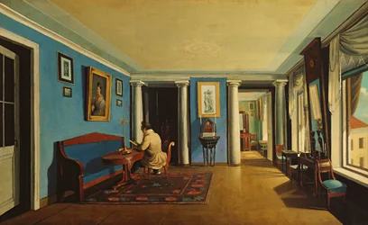 Nos quartos. Sala com colunas no mezanino