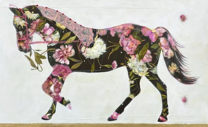 Cavalo com motivos florais caprichosos
