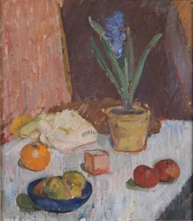 Composição com jacinto, frutas e tigela azul