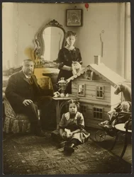 Alexander Kuprin [famoso escritor russo] com a sua família