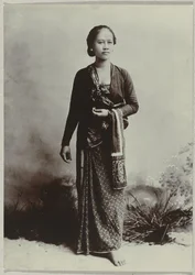 Retrato de estúdio de uma jovem javanesa