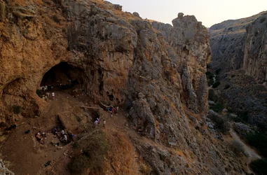 Gruta de Amud, sítio de escavação neandertal, Israel, 2008 (foto)