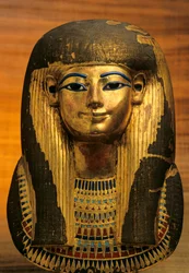 Máscara funerária de Tuyu, bisavó do rei Tut e esposa de Yuya; Ouro; Tjuya;..., 2009 (foto)