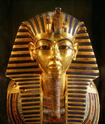 Máscara funerária de ouro do rei Tutankhamon, Novo Reino, 2002 (foto)