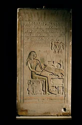 Estela em calcário da Senhora Senetities, Museu Egípcio, Cairo, 2002 (foto)