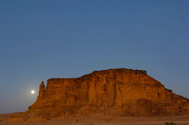 Pôr da lua e nascer do sol, Templo de Taharka, Porta de Ram, Gebel Barkal, Complexo de Templos, Faraó..., 2007 (foto)