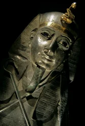 Sarcófago de prata e ouro de Psusennes I, Terceiro Período Intermediário, 2002 (foto)
