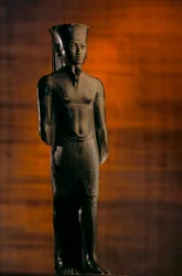 Estátua de Amun com as feições de Tutankhamon, 2009 (foto)