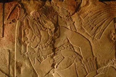 Banco do trono do Templo 19, Palenque, México, escultura de Akhal Mo Nab, 2005 (foto)