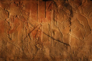Banco do trono do Templo 19, Palenque, México, escultura de Akhal Mo Nab, 2005 (foto)