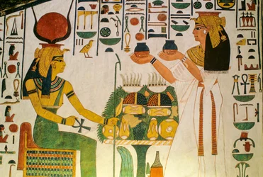 Túmulo de Nefertari; Nefertari oferece vinho a um grupo de divindades; Egipto, Vale do...