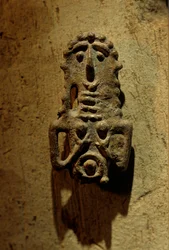 Urkesh, Império Hurriano, Síria, 2400 a.C., Giorgio Buccellati, selo de figura feminina de enfermeira húmida de Zamena..., 2004 (foto)