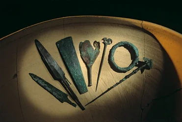 Urkesh, Império Hurriano, Síria, 2400 a.C., Giorgio Buccellati, ferramentas de bronze, lanças, per..., 2004 (foto)