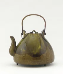Bule de chá Minato, bule (dobin), meados do século 19 (louça de barro com corrente de cobre e cobre, cabo de cobre e rattan)