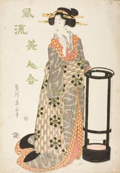 Mulher junto a uma lanterna