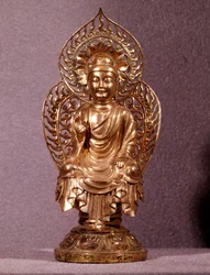 Arte coreana: estatueta de Buda em ouro. Período Silla, séculos VIII-X. Museu Nacional da Coreia