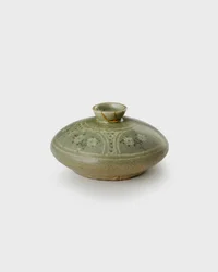 Garrafa de azeite, final do século XII (grés com decoração de deslizamento incrustado e
celadon glaze)
